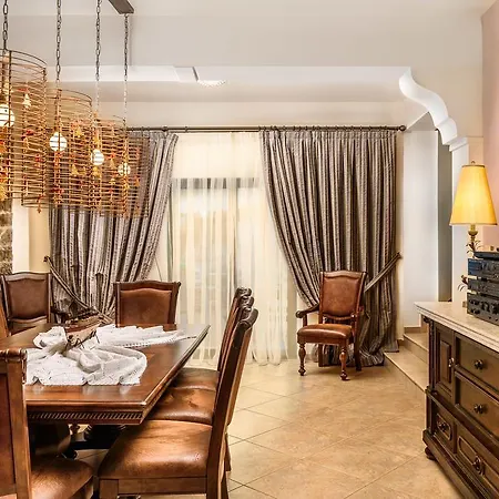 Villa Golden Crest *